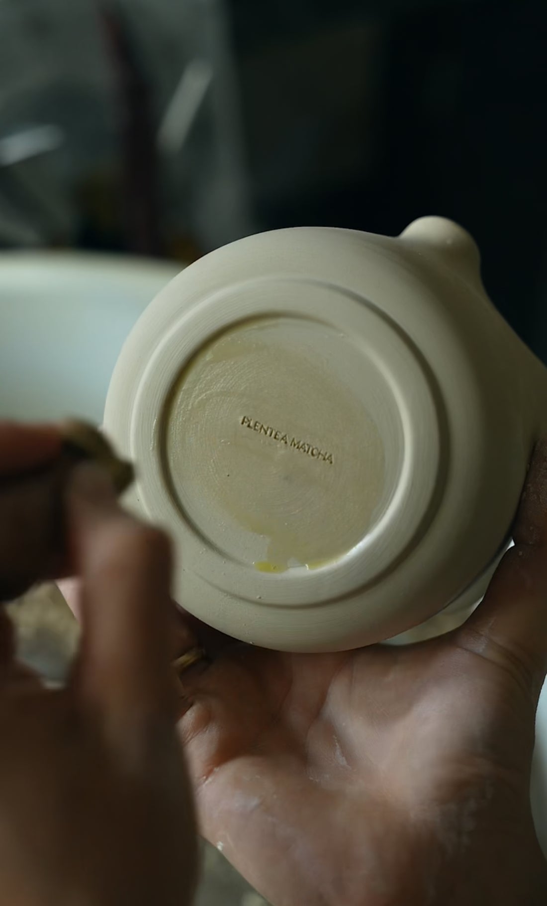 Chawan (Scalloped Matcha Bowl with Spout)