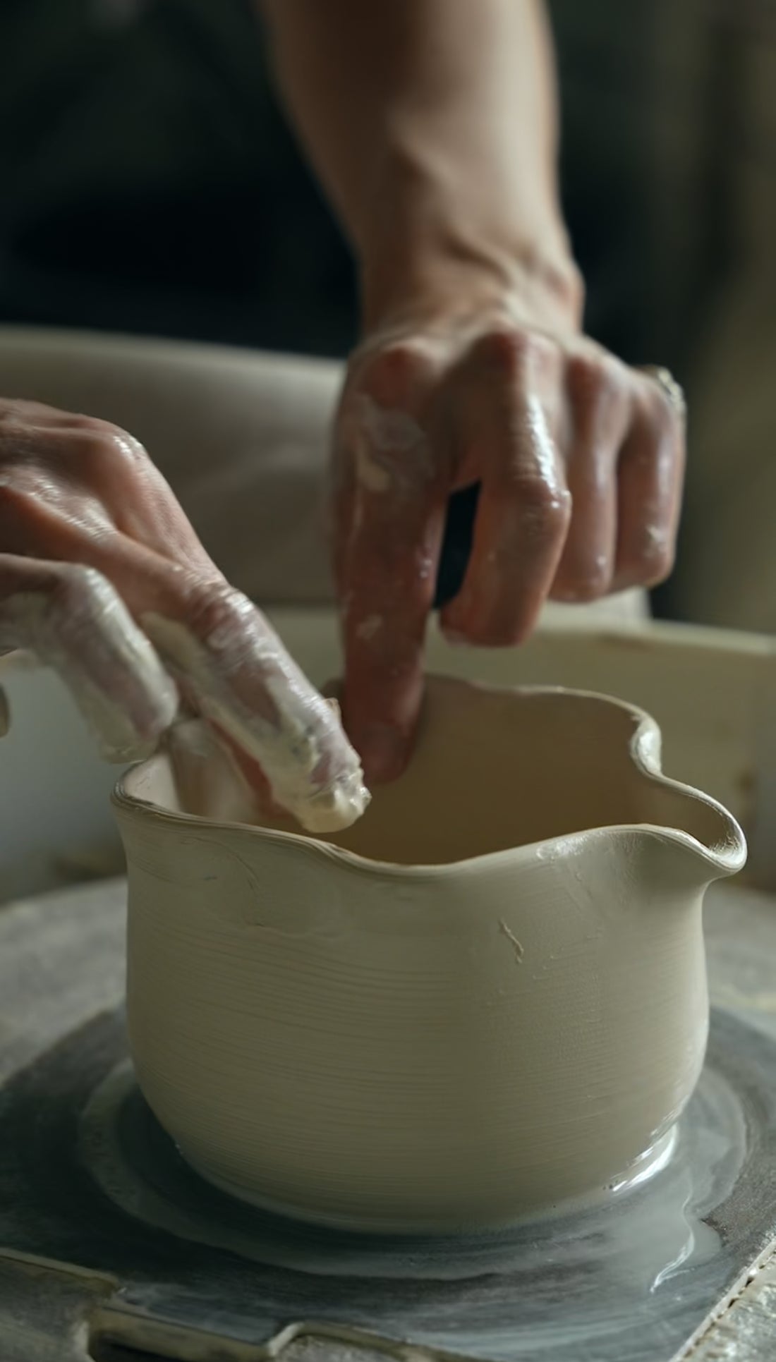 Chawan (Scalloped Matcha Bowl with Spout)