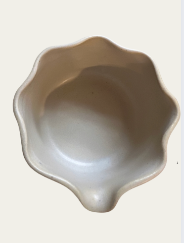 Chawan (Scalloped Matcha Bowl with Spout)