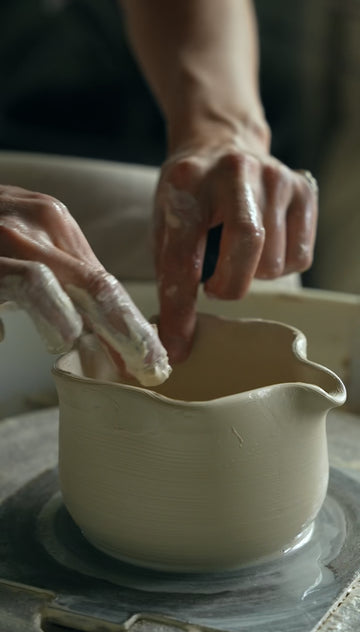 Chawan (Scalloped Matcha Bowl with Spout)